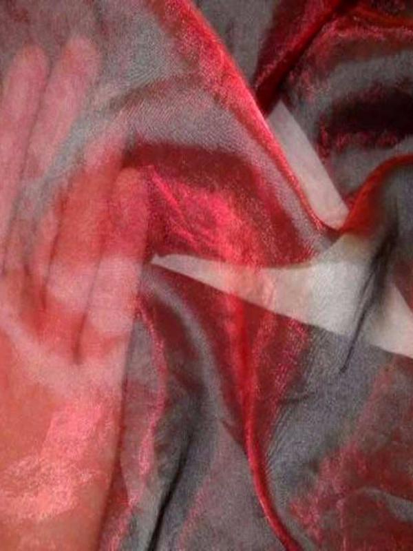 Organza rouge reflets noir froisse permanent en 1 35m de large7