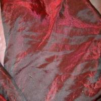 Organza rouge reflets noir froisse permanent en 1 35m de large7