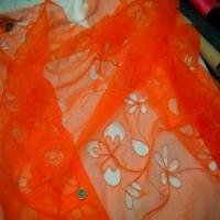 Organza ton orange a motifs ajoures