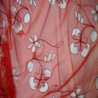 Organza ton rouge a motifs ajoures1