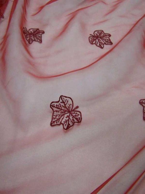Organza ton rouge brode