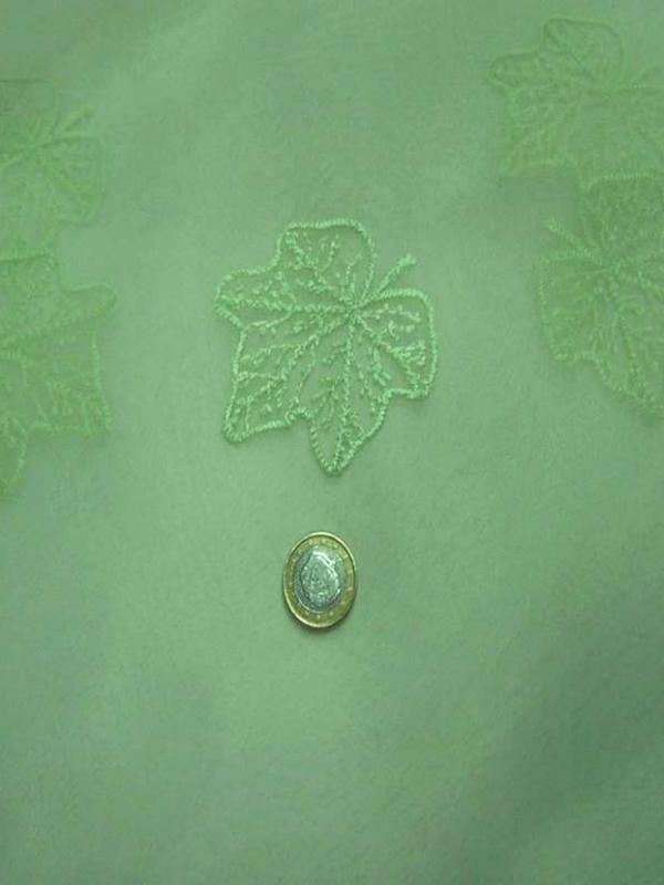 Organza ton vert anis brode