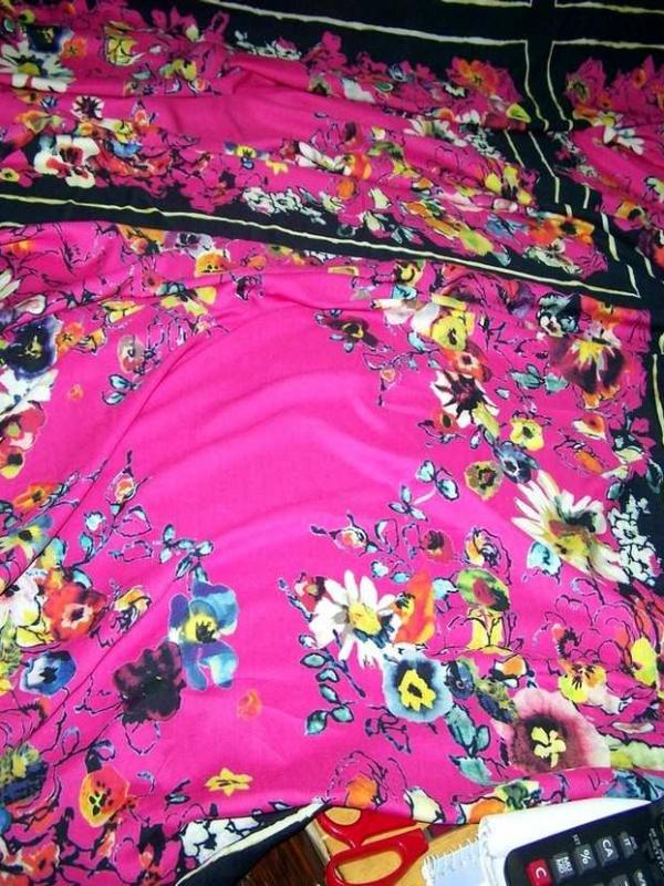 Panneau de viscose imprime fleurs rose