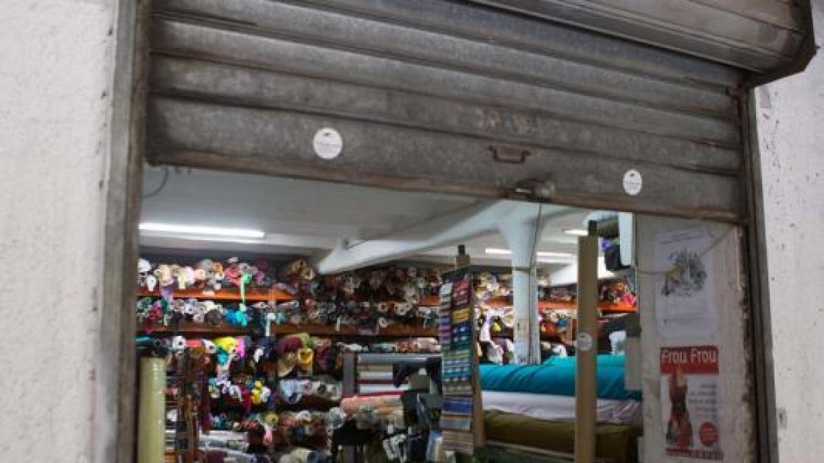 Photo de l entree de la caverne aux 1000 tissus a marseille