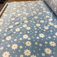 Polaire doudou bleu a fleurs blanc jaune1