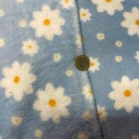 Polaire doudou bleu a fleurs blanc jaune2