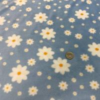 Polaire doudou bleu a fleurs blanc jaune4