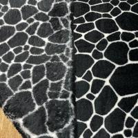 Polaire doudou imprime girafe noir blanc1