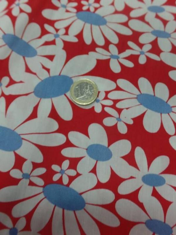 tissu popeline coton rouge imprime fleurs blanche et bleu