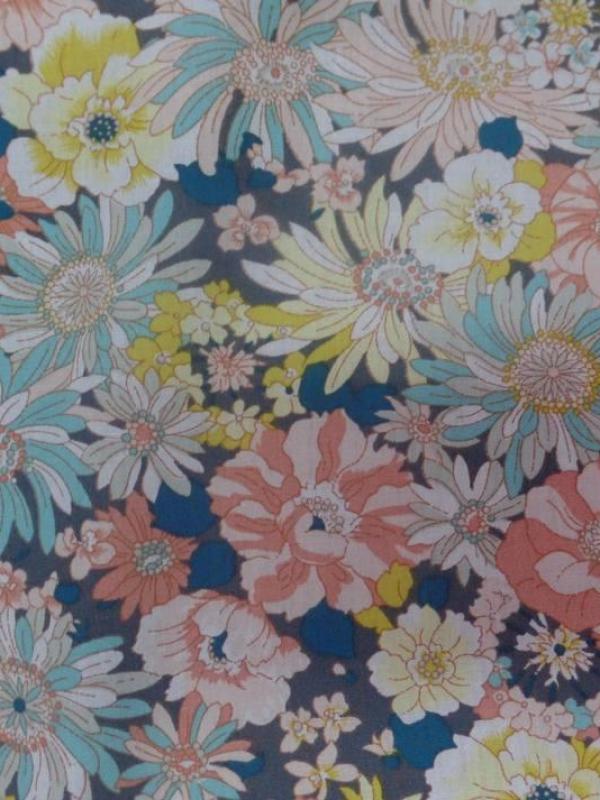 popeline coton 100% imprimé fleurs ton jaune et bleu pastel