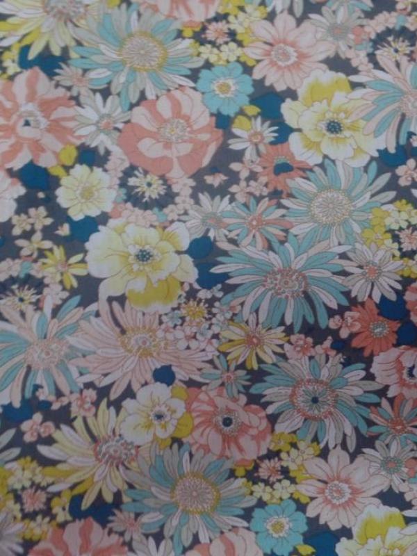 popeline coton 100% imprimé fleurs ton jaune et bleu pastel