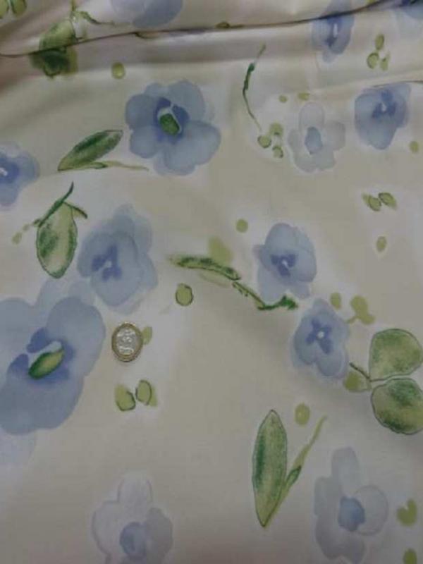 Popeline coton lycra beige imprime fleurs bleu
