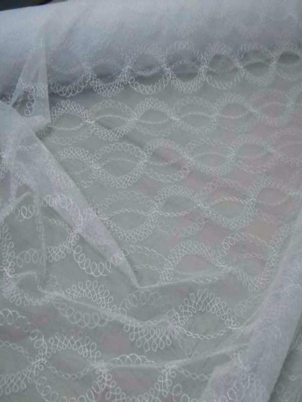 Resille blanche brode