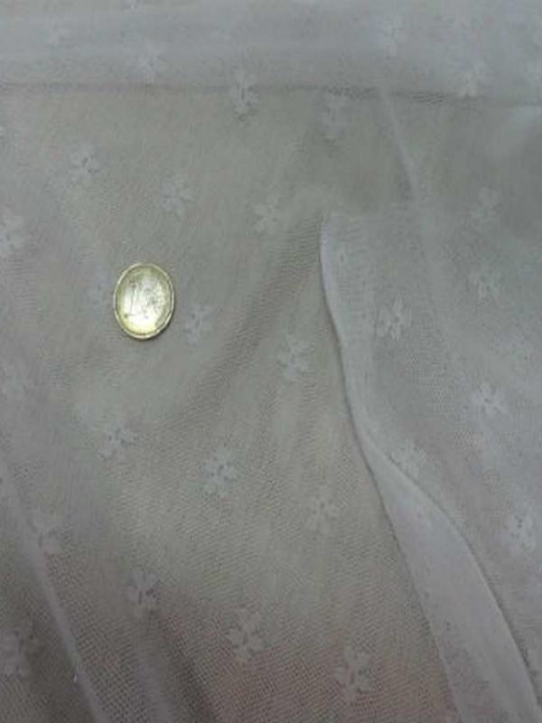 Resille blanche faconne