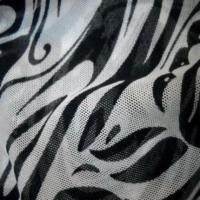 Resille blanche imprime motif bleu nuit annee 700