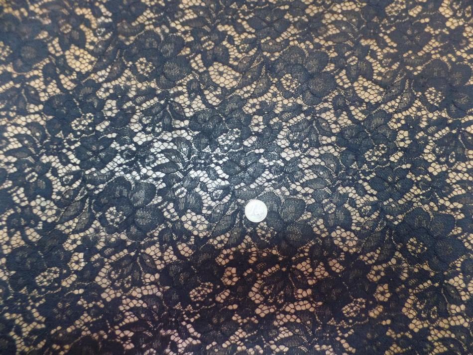 tissu Résille dentelle noire en 1 50 m de large