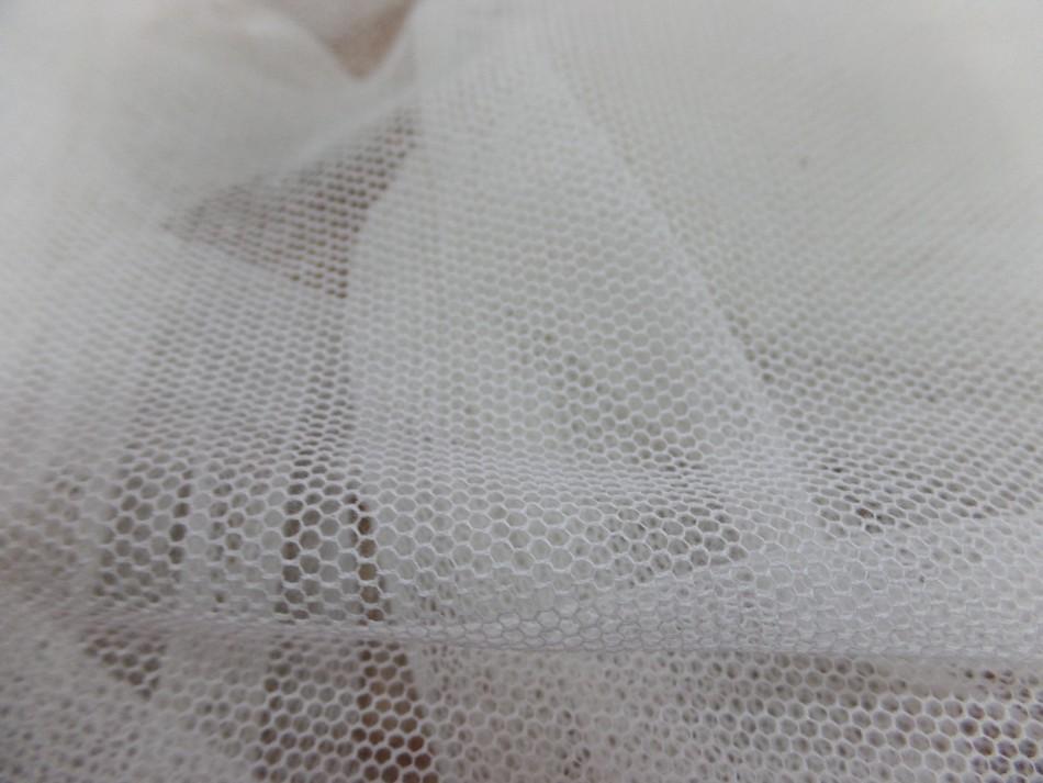 Résille en coton blanc cassé en 1 15m de large