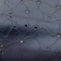 Satin coton bleu indigo brodé façon broderie anglaise