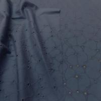 Satin coton bleu indigo brode facon broderie anglaise