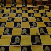 Satin d ameublement dore a carreaux05