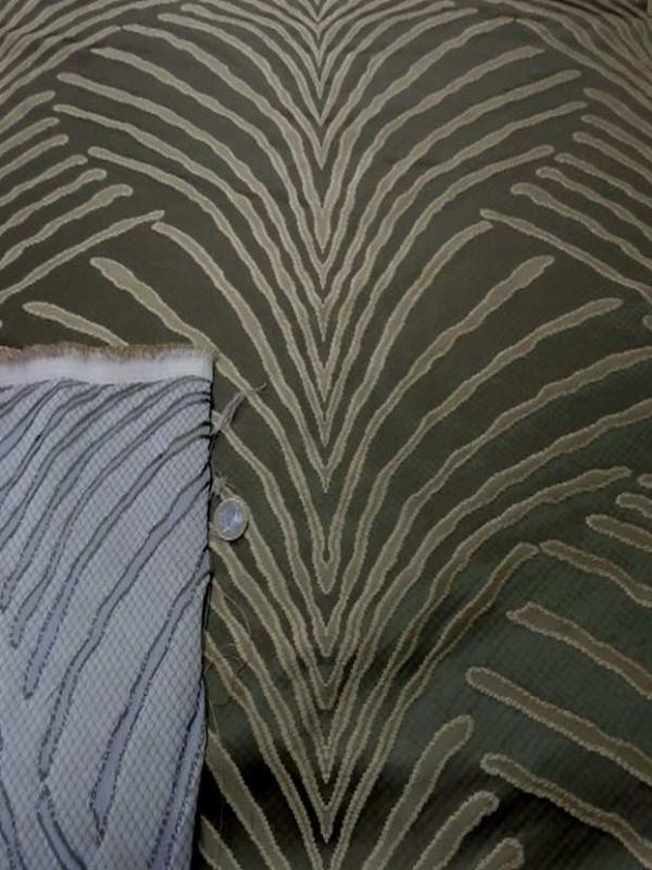 tissu satin d ameublement façonné kaki doré