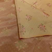 achat tissu satin d'ameublement doré brodé fleurs ton cuivre