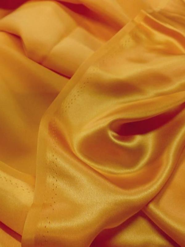 Tissu Satin de soie 100%  jaune dore 0 85m