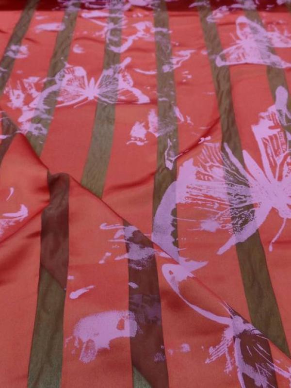 Satin de soie rouge vermillon devore imprime papillon6