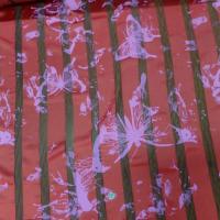 Satin de soie rouge vermillon devore imprime papillon6