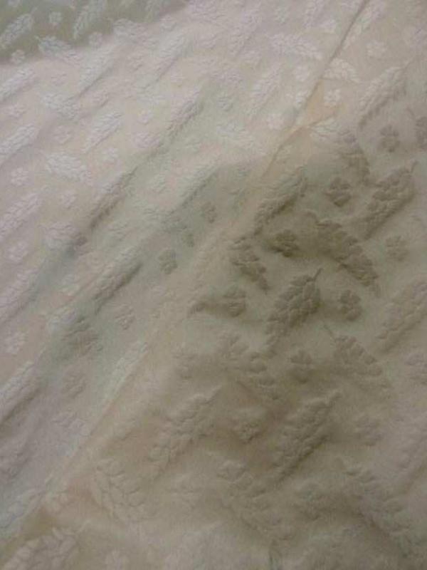 Satin faconne blanc casse beige clair
