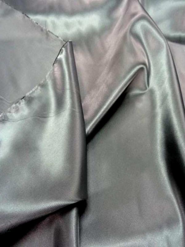 Satin gris metal en polyester