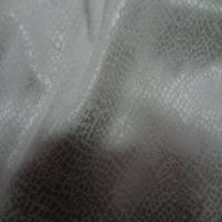 Satin lycra blanc casse double face faconne serpent