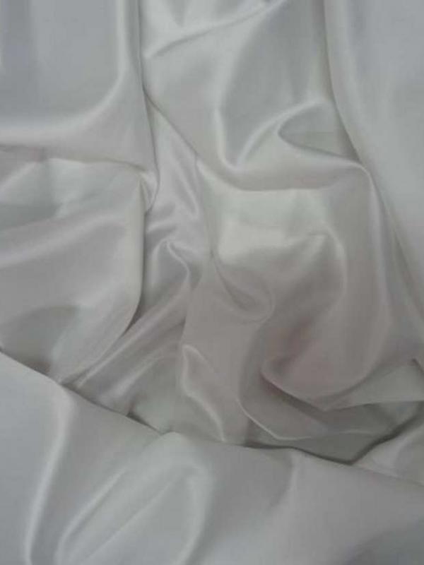 Satin lycra blanc en 1 45m de large