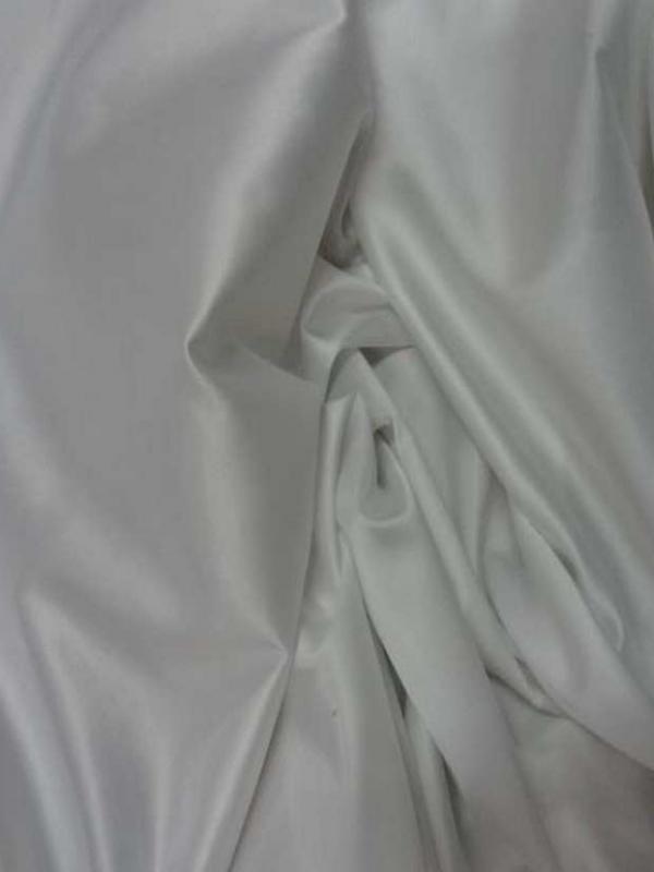 Satin lycra blanc en 1 45m de large