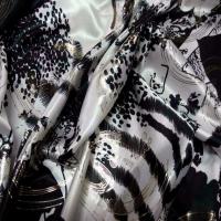 Satin lycra imprime ton blanc casse imprime marron et dore6