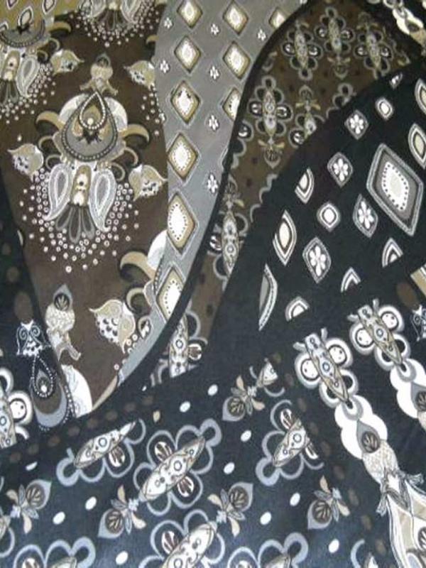 Satin lycra motifs cachemire ton gris noir0