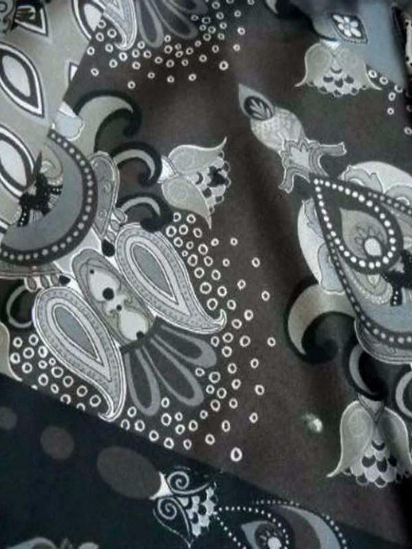 Satin lycra motifs cachemire ton gris noir0