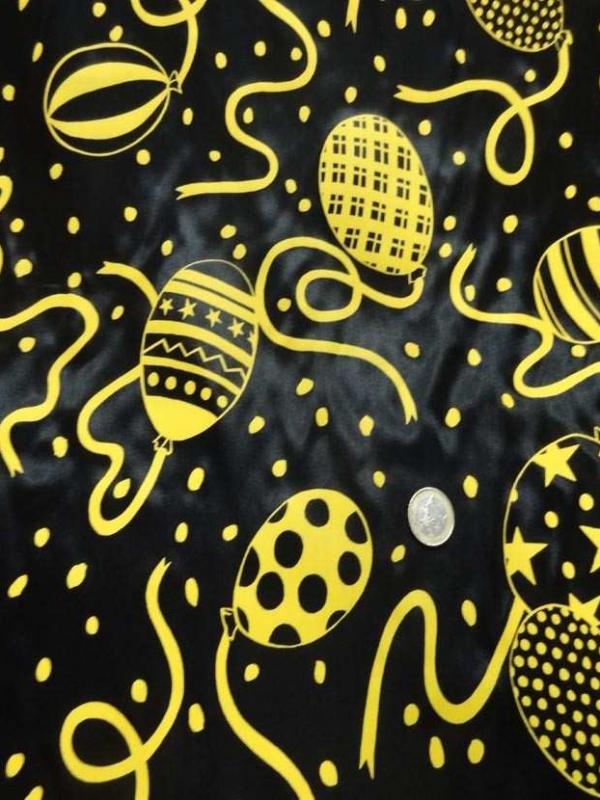 Satin noir imprime jaune