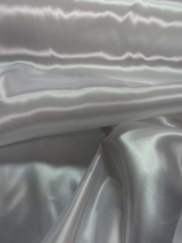 Satin polyester blanc
