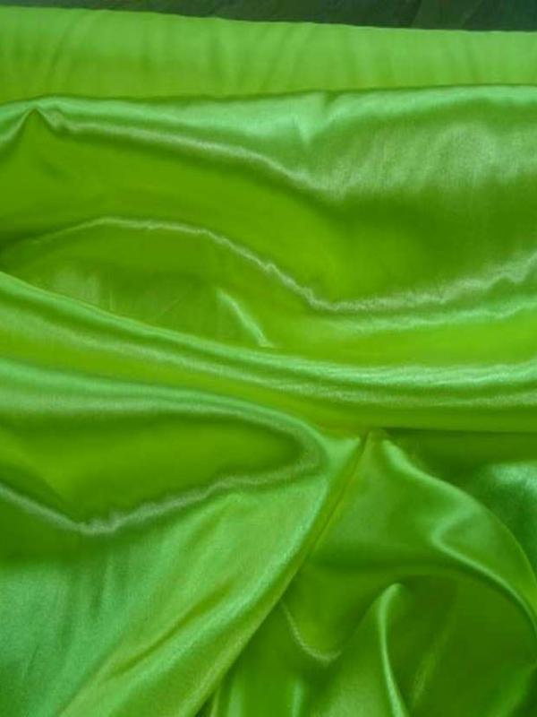 Satin polyester vert anis en 1 50m de large