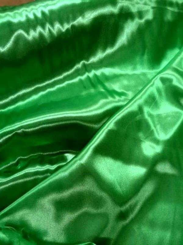 Satin polyester vert en 1 50m de large1