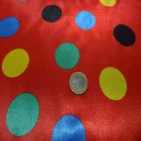 Satin rouge a pois vert bleu jaune noir6