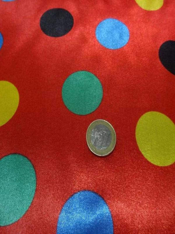 Satin rouge a pois vert bleu jaune noir