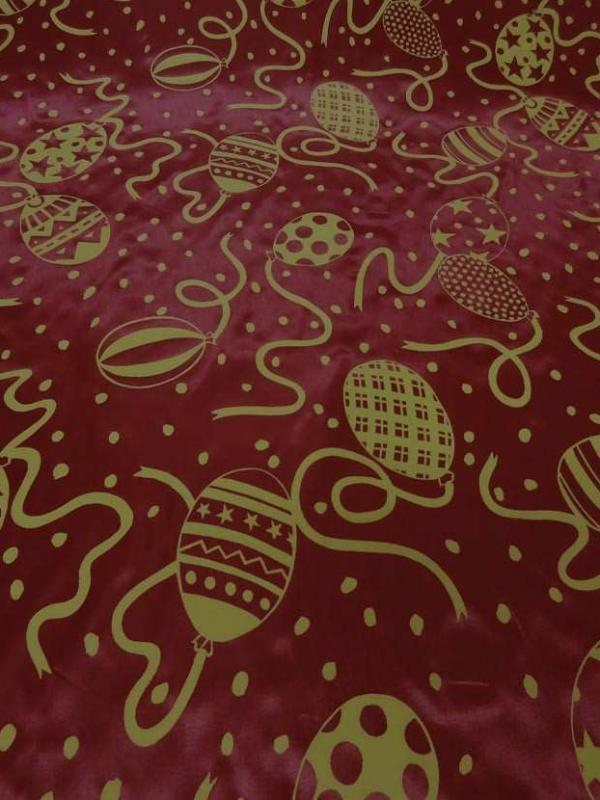 Satin rouge bordeaux imprime jaune