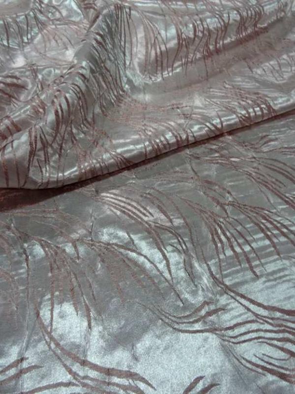 Satin viscose aspect devore vieux rose blanc metallise