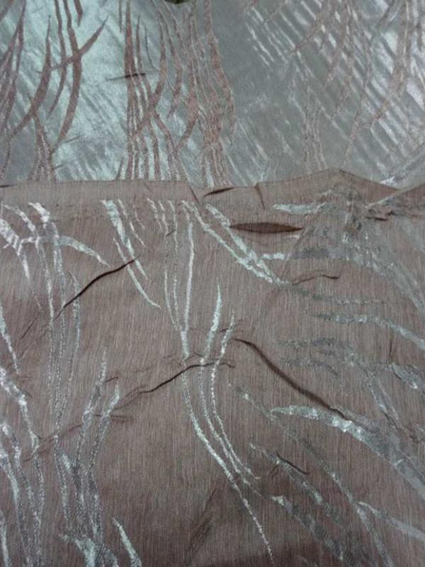 Satin viscose aspect devore vieux rose blanc metallise