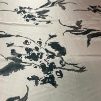 Satin viscose taupe imprimé noir
