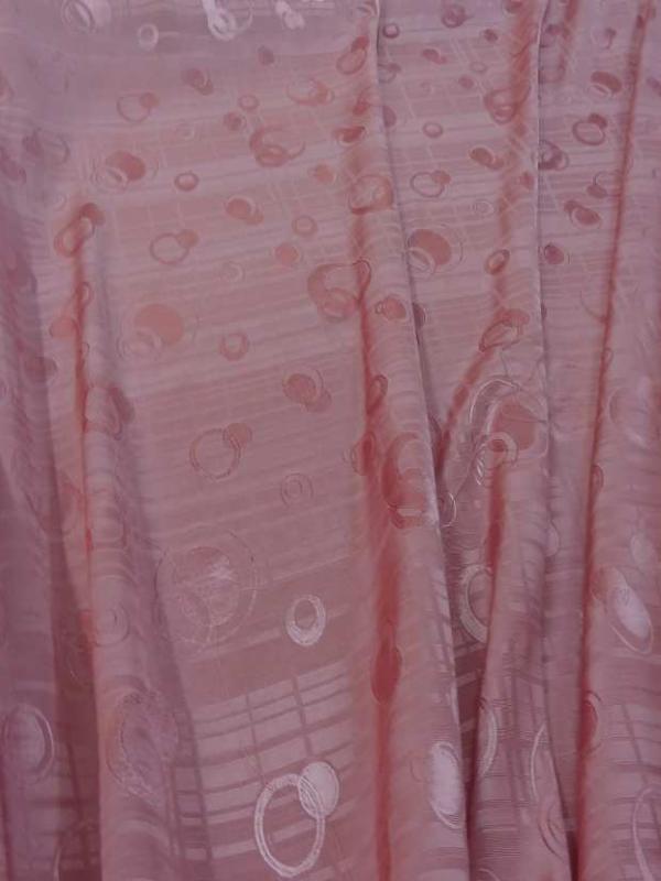 Satine rose brode a motifs ton sur ton