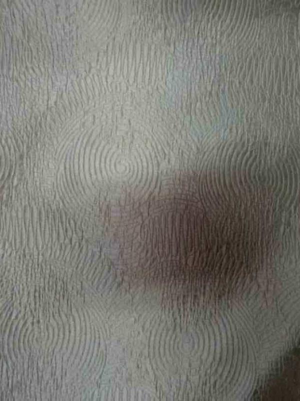 Soie 100 faconne mastic sur font gris