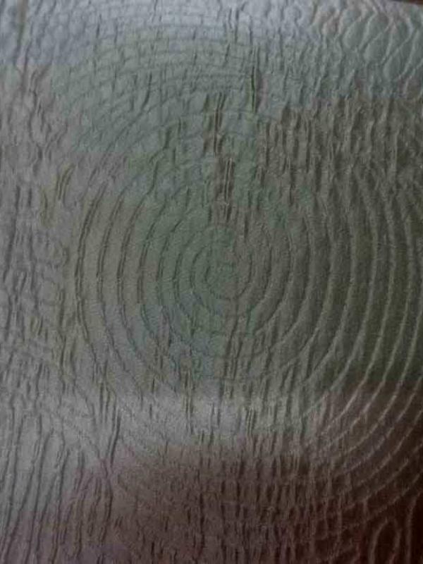 Soie 100 faconne mastic sur font gris